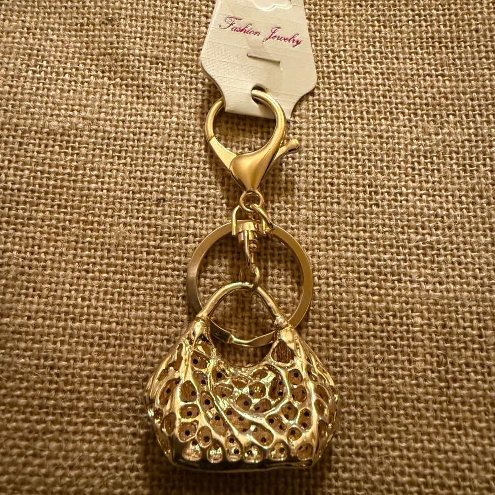 Fashion Jewelry Gold and Silver Key Holder - Picture 3 of 3